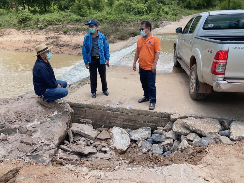 ลงพื้นที่ออกสำรวจฝายน้ำล้นที่ได้รับความเสียหายจากน้ำกัดเซาะคอสะพานขาด