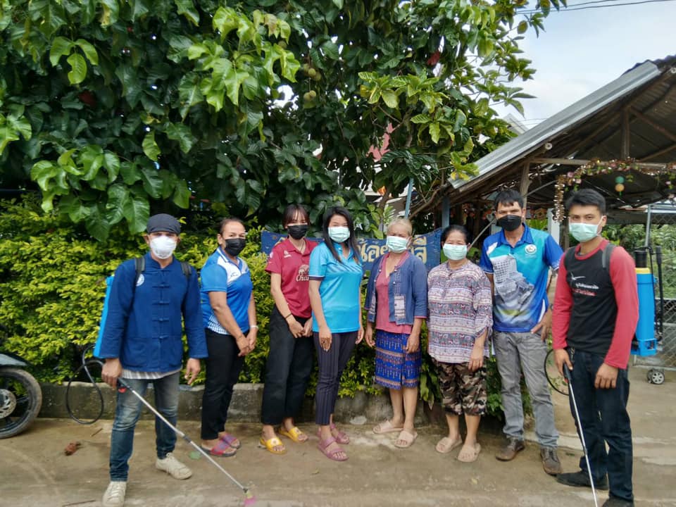 ออกพ่นยาฆ่าเชื้อศูนยพัฒนาเด็กเล็กทั้ง ๑๒ ศูนย์ เพื่อเตรียมการเปิดการการสอน