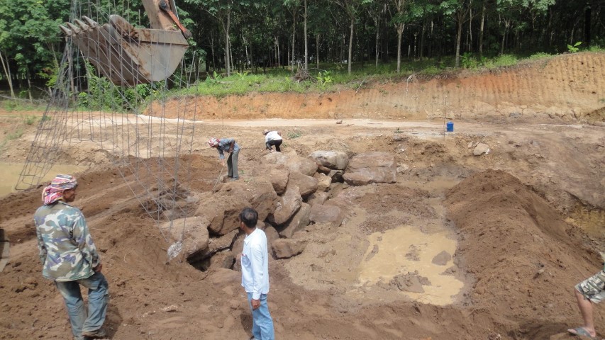 โครงการก่อสร้างฝายน้ำล้น ลำห้วยอีปึ้ง บ้านดานใหญ่ หมู่ที่ 11