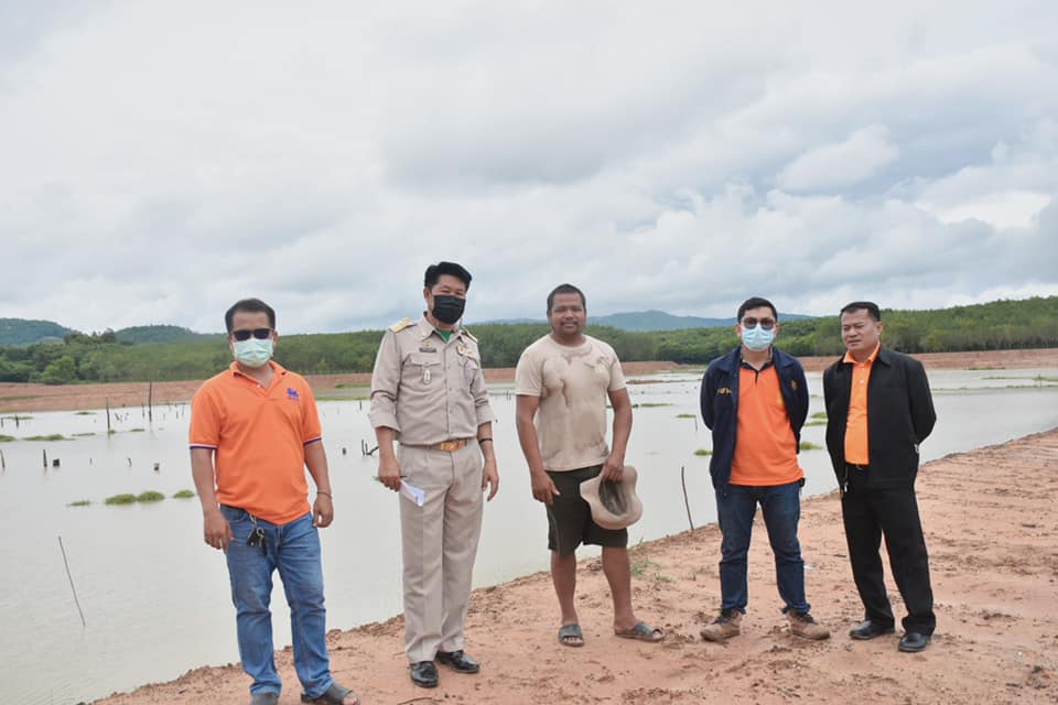 ปลัดเทศบาลตำบลผาสุก พร้อมด้วยเจ้าหน้าที่กองช่างฯ และผู้ใหญ่ออกตรวจอ่างเก็บน้ำห้วยทราย บ้านน้อยมาลีฯ หมู่ที่ ๗